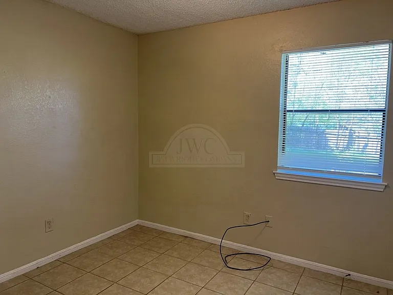 105 Jason Dr — Photo 10