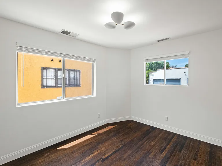 1381 S Orange Dr — Photo 19