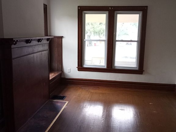 2nd image of 821 Elizabeth Ave #1