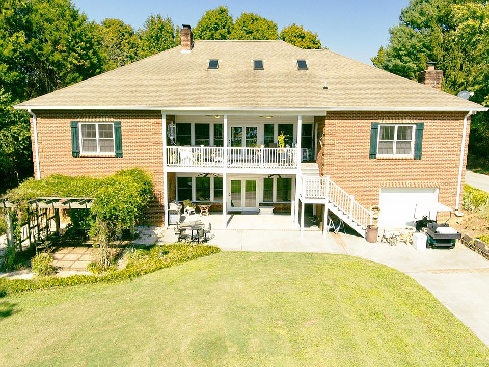 1st image of 210 Lakeview Cove Dr