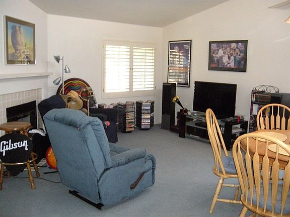 4th image of 25152 Steinbeck Ave Unit H