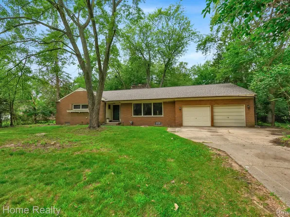 25621 Mulberry Dr, Southfield, MI 48033