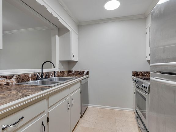 5th image of 465 Rena Dr