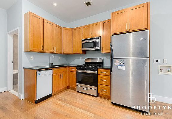 3rd image of 343 Broadway APT 4F