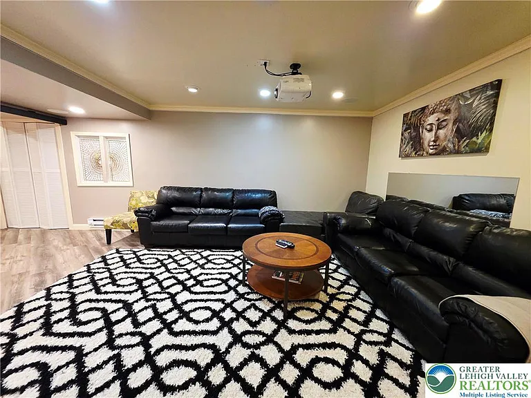 1052 Kingston Ln — Photo 39