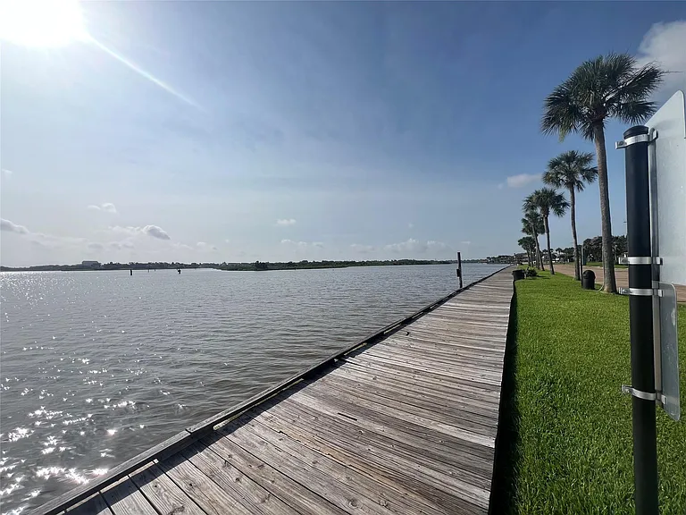 18326 Cape Bahamas Ln — Photo 10