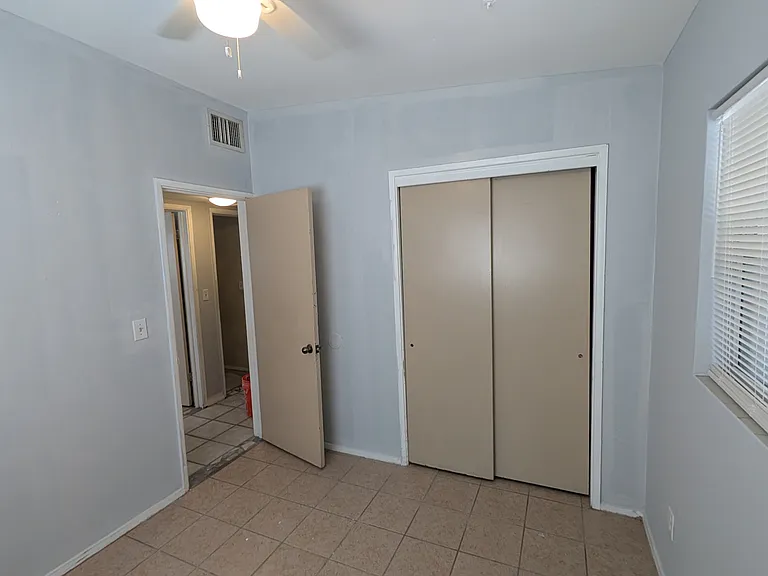 2132 Riviera Dr — Photo 29