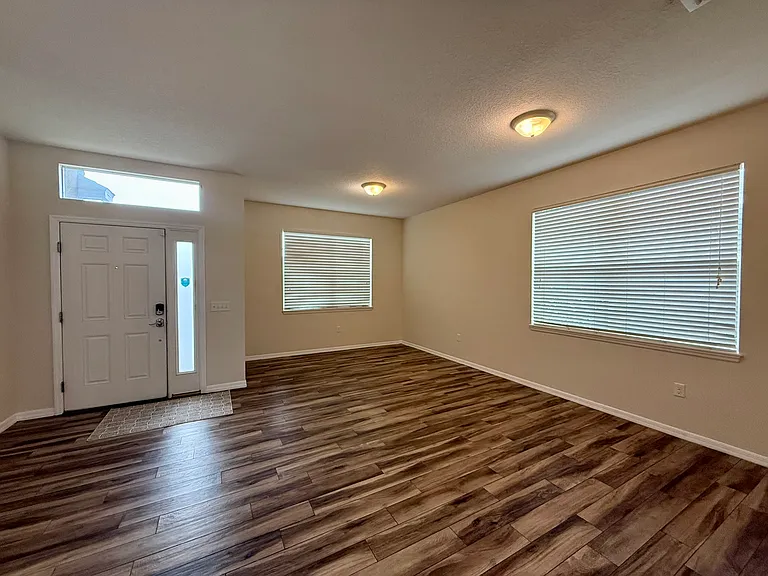 811 Krenson Woods Ln — Photo 7