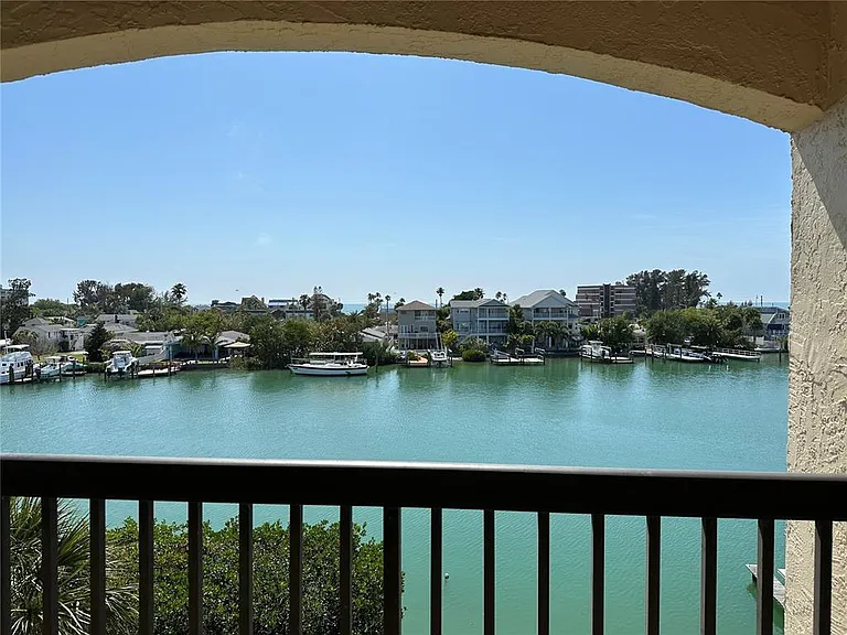 12500 Capri Cir N #401 — Photo 41