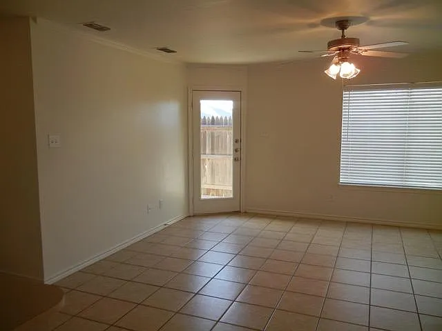 523 N Chicago Ave — Photo 5