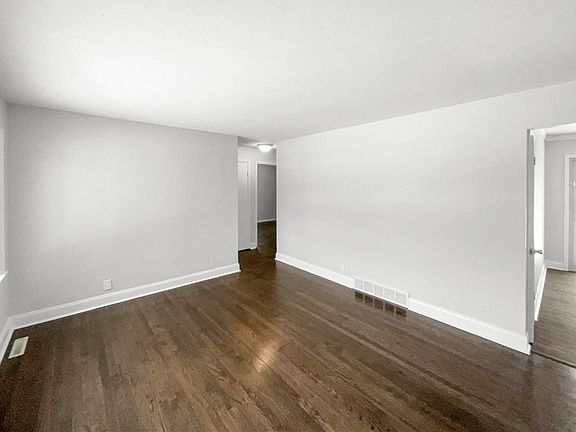 2nd image of 6126 Haskell Ave