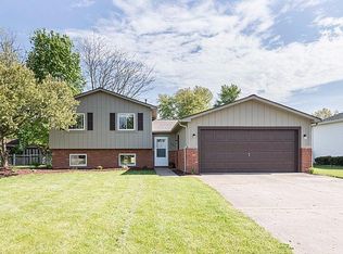 638 Muriel St, Pinckney, MI 48169