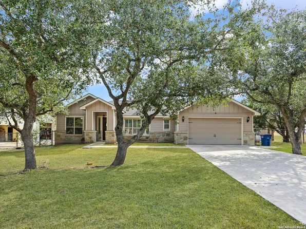 1572 Cougar, Canyon Lake, TX 78133