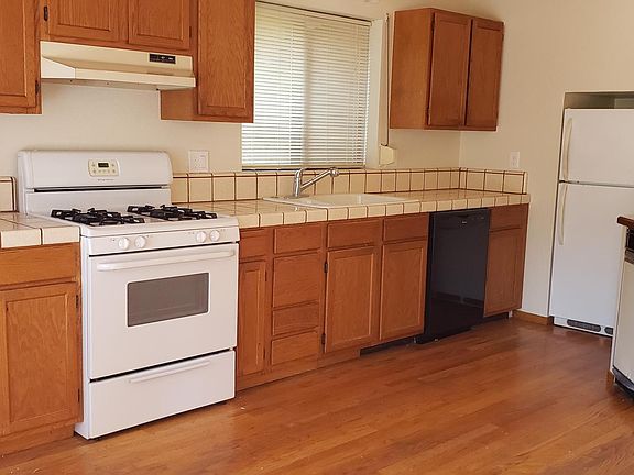 3rd image of 103 Grant St