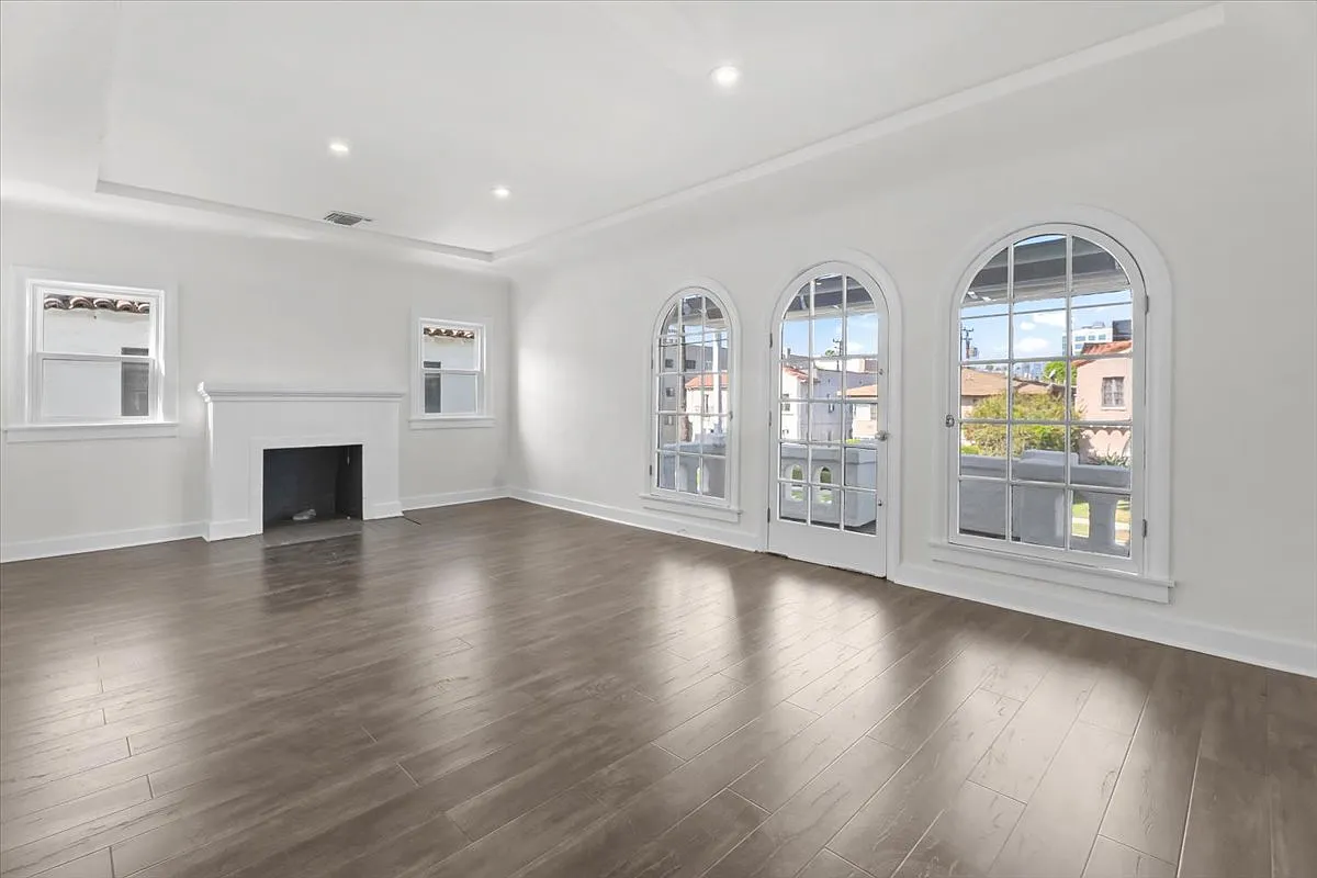 2 bed, 1.5 bath, 1300 sqft, $4,595 — Photo 3