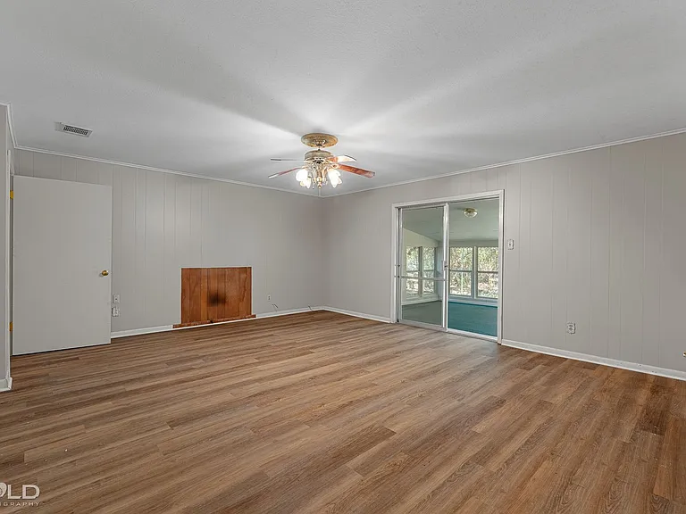 595 N Main St — Photo 15
