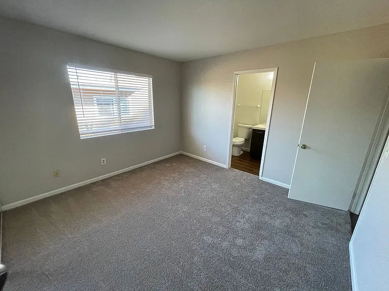 975 S Mollison Ave #A-L — Photo 12