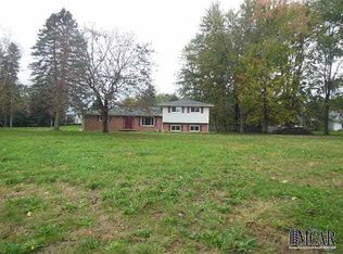 6557 Douglas Rd, Lambertville, MI 48144