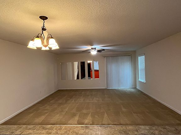 Dining/LivingRoom