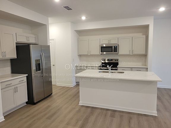 3rd image of 203 Kinship Dr