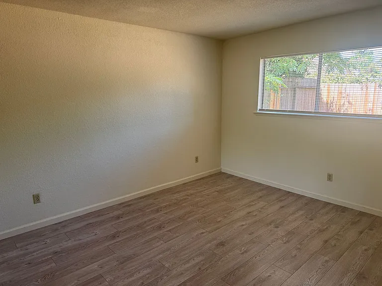 3327 Jayanne Way — Photo 11