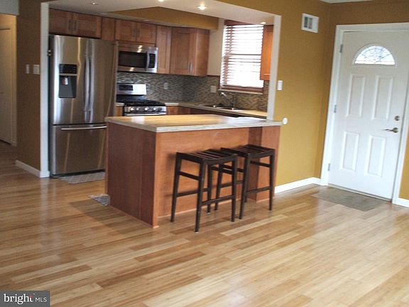 5th image of 1608 Strahle St