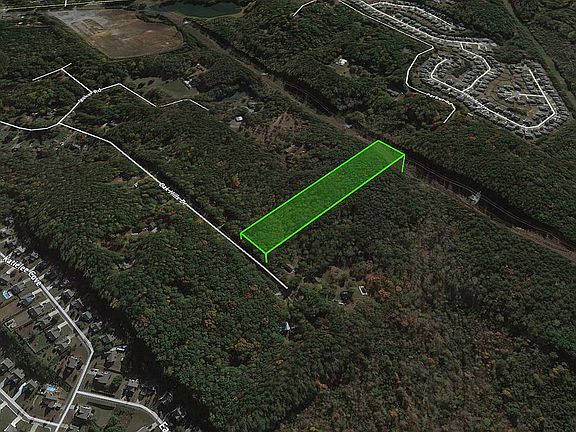 2nd image of 395 Oak Hills Dr