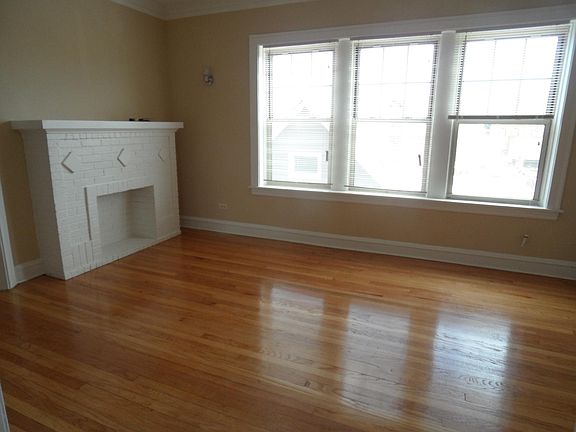 2nd image of 1625 W Greenleaf Ave #3