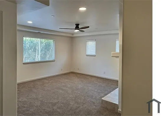 7047 Church St — Photo 2