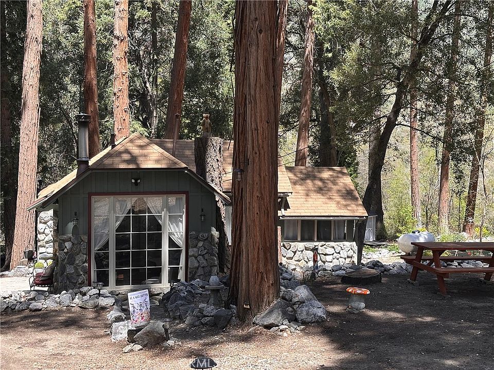1st image of 40180 Valley Of The Falls Dr