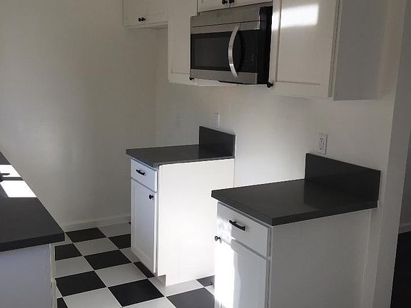 3rd image of 2536 N Buena Vista St