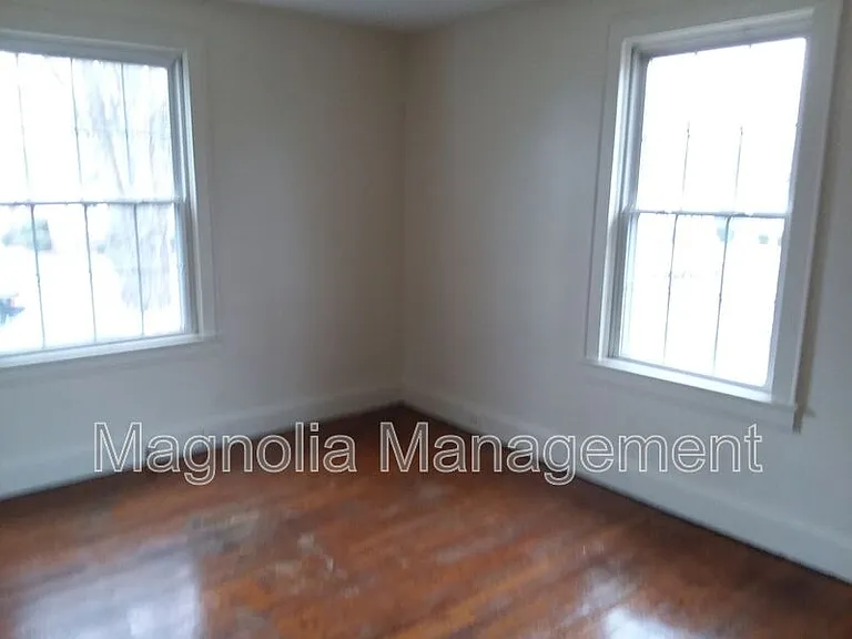 410 Young St — Photo 9