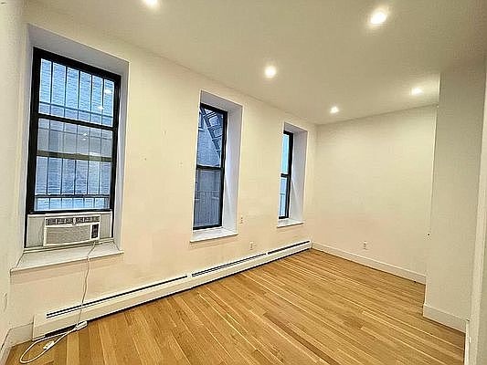 1st image of 300 W 112th St Unit A-1