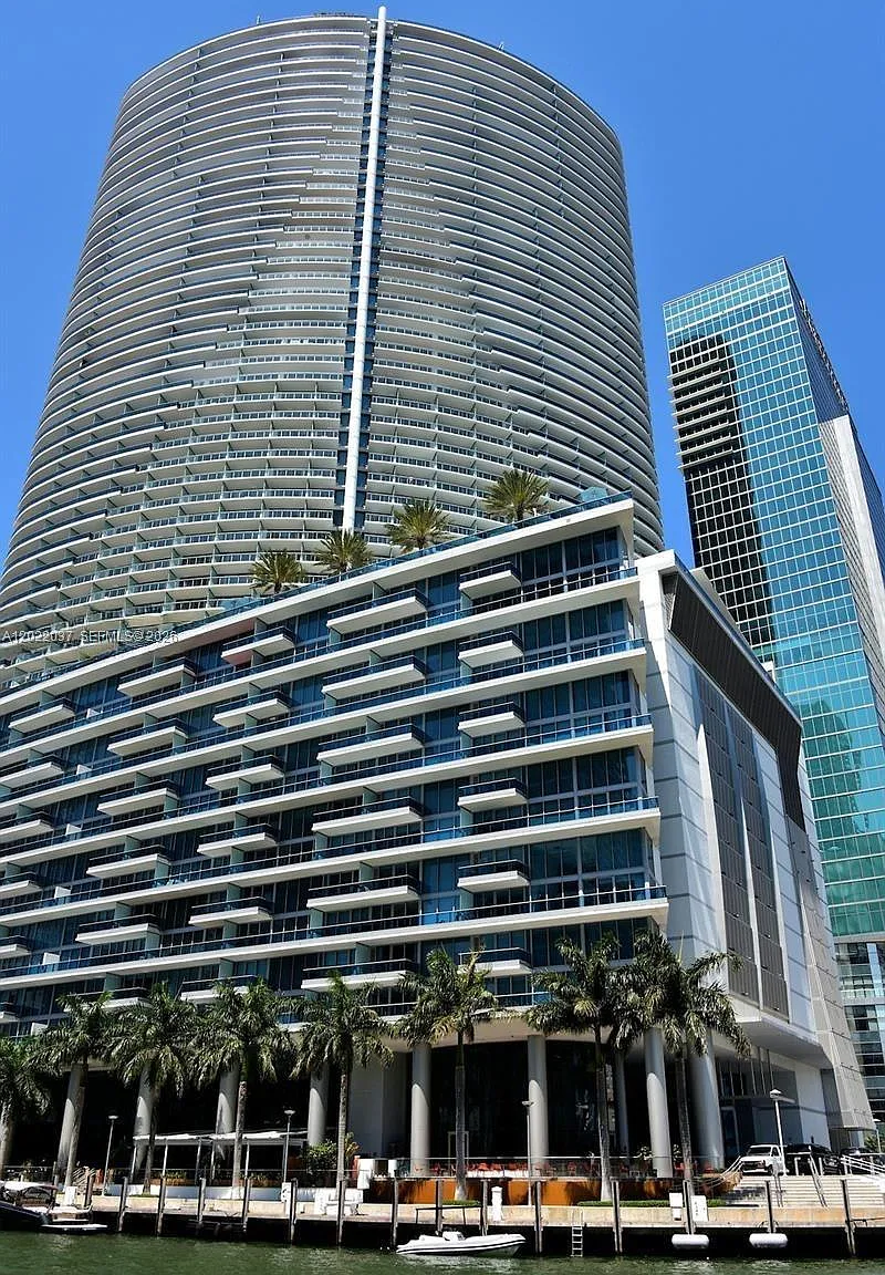 Epic West Condo — Photo 1