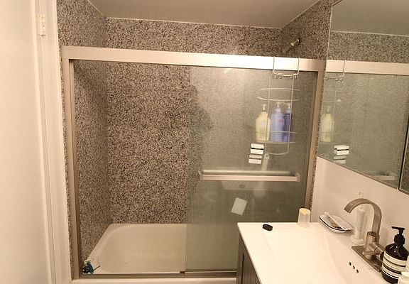 4th image of 236 E 58th St #6