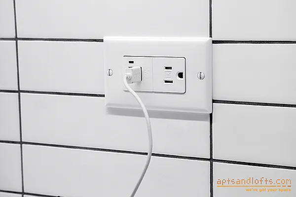 Rented by aptsandlofts.com | media 23