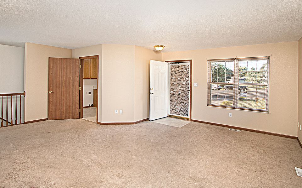1st image of 125 Sunbeam Dr APT A