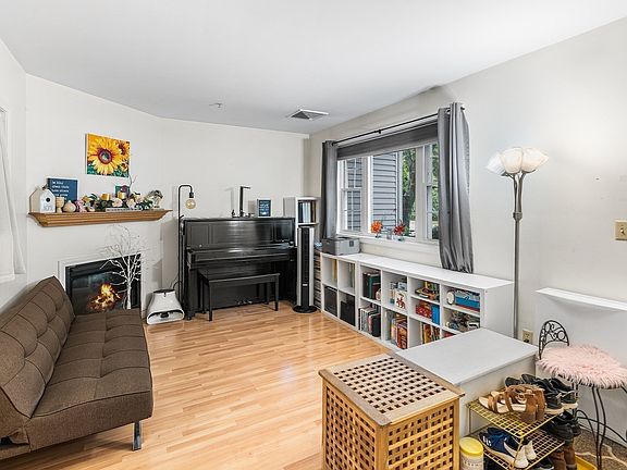 2nd image of 204 Lilac Meadows Way