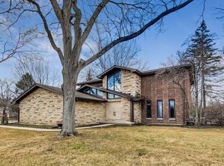 765 Sunrise Rd, Libertyville, IL 60048