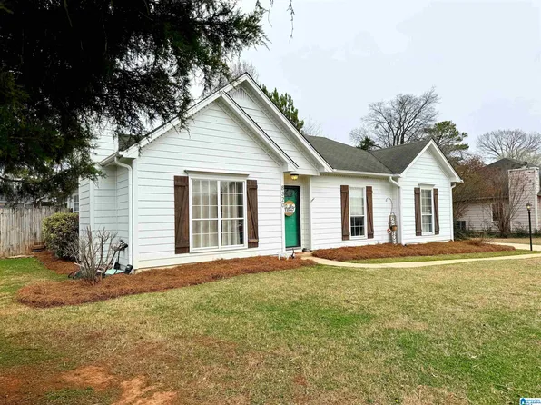 8320 Cahaba Crossing Cir, Leeds, AL 35094