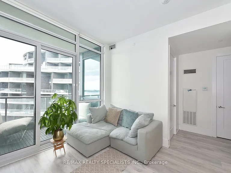 1 Edgewater Dr #911 — Photo 27