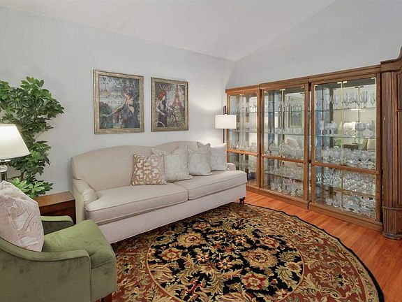 5th image of 2403 W Wildwood Ln