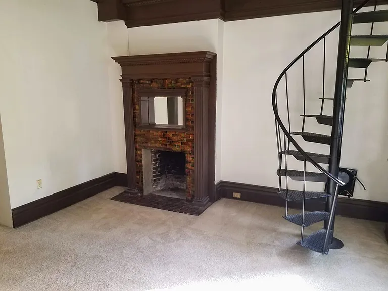 366 S Negley Ave — Photo 22