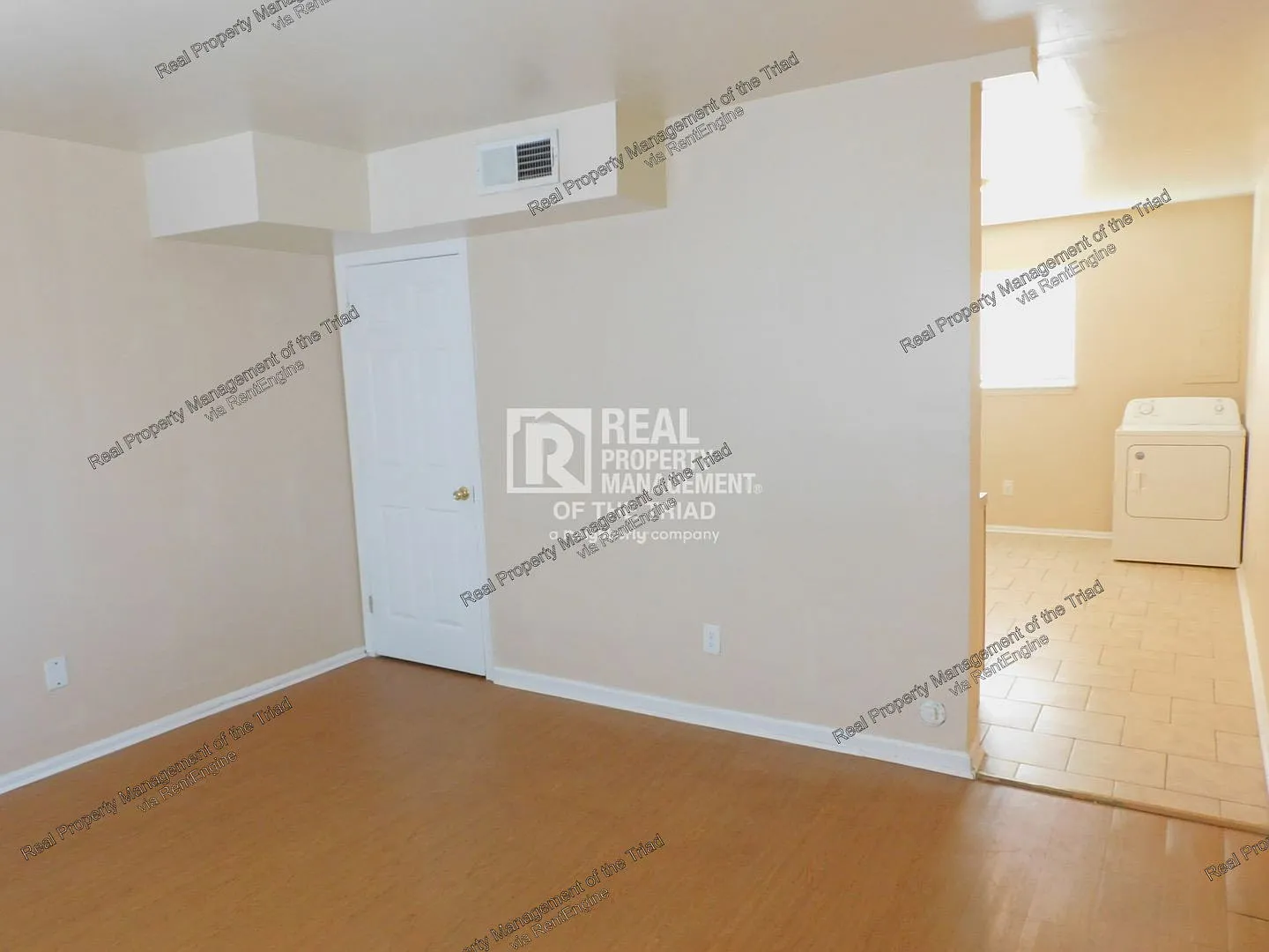 2 bed, 1.0 bath, 800 sqft, $799 — Photo 3