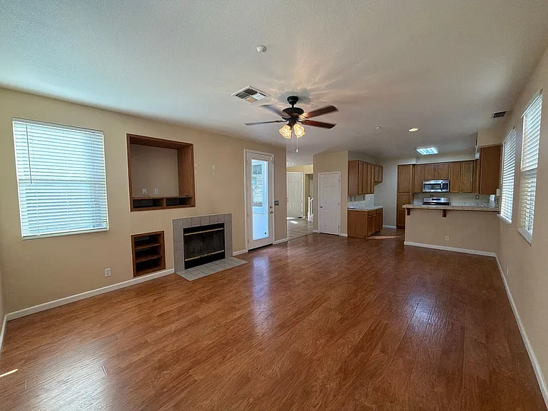 268 Woodfield Ln — Photo 3