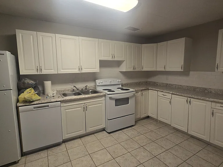 129 Westwood Dr #7 — Photo 7