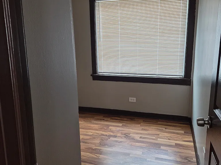 3635 W Montrose Ave #1R — Photo 7