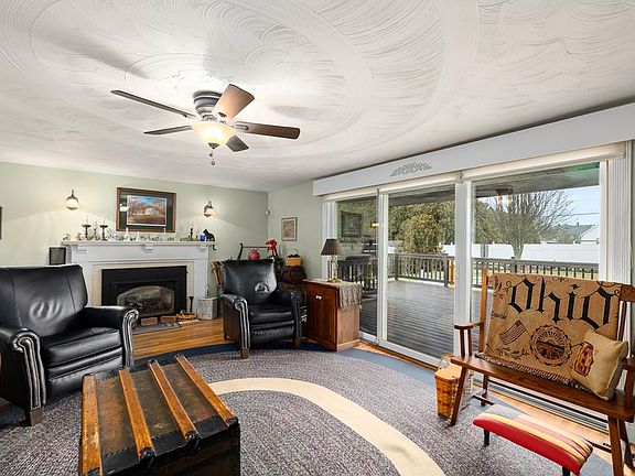 3rd image of 584 Fairoaks Blvd
