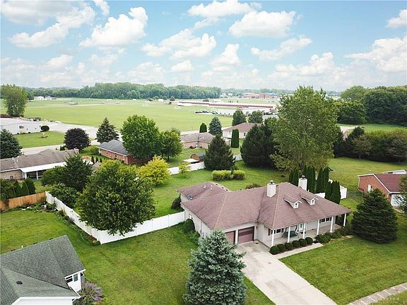 3rd image of 756 Glenwood Dr