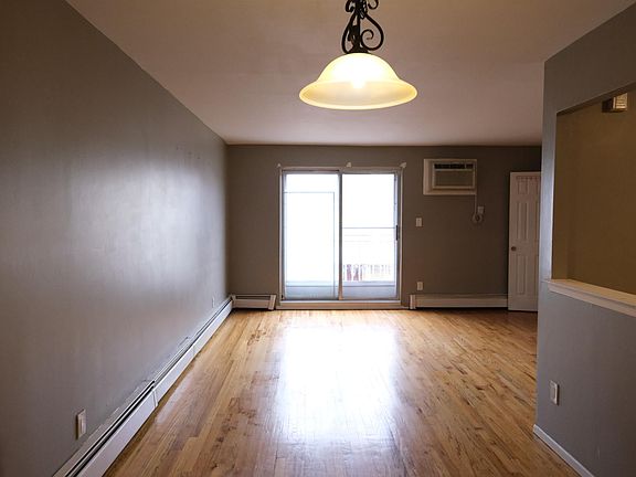 2nd image of 44 Bay 22nd St Floor 3